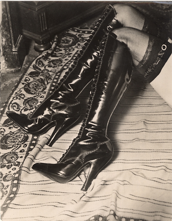 Brassai sans titre Fille dans un hôtel de passe, rue Quincampoix, 1932 Culotte et talons hauts, Diana Slip Co