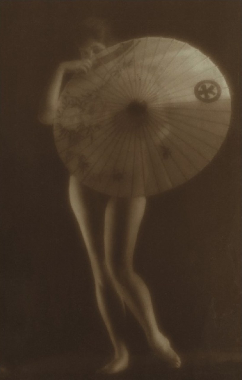 Alexander Danilovich Grinberg- Nude Study with umbrella, 1926
