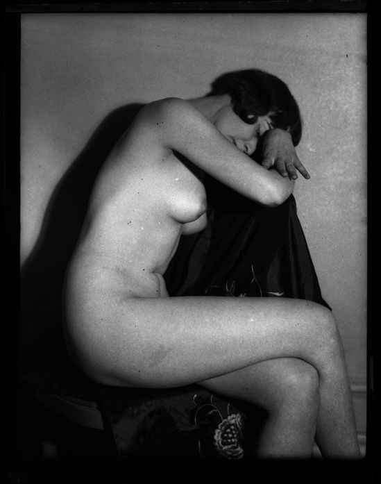 Edwin Bower Hesser- Nude Study, 1920s | La Petite Mélancolie