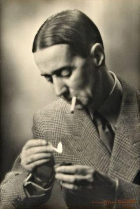 Laure Albin-Guillot-Daniel Rops (1901-1965 Ecrivain et historien français, allumant une cigarette, 1950