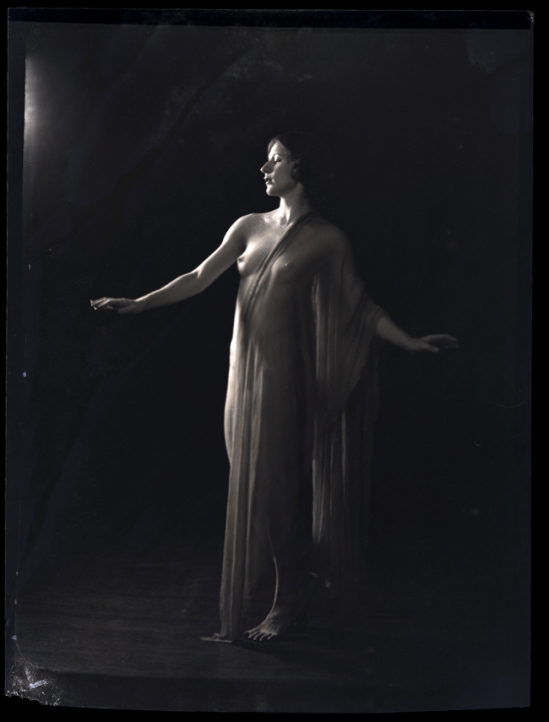 Arnold Genthe- The dancer Arnold Genthe, 1921