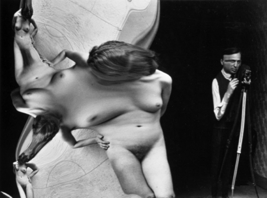 André Kertész - Distortion # 41 avec autoportrait de Kertész, 1933