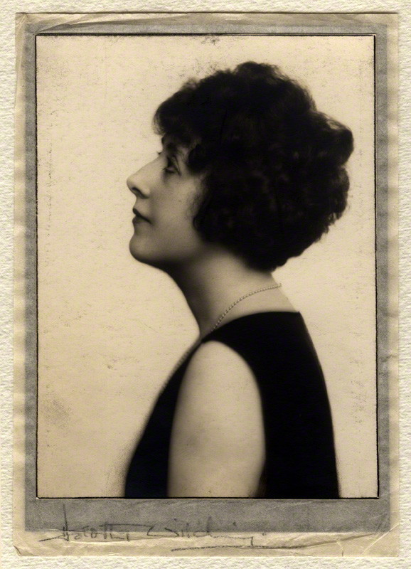 Dorothy Wilding- Self portrait, 1920s© William Hustler and Georgina Hustler