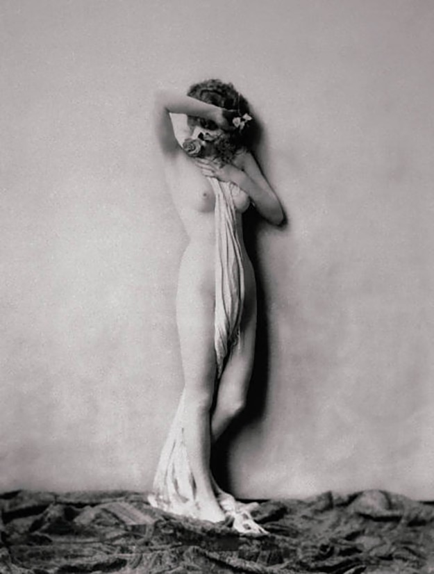 Billie Dove Posing Nude around 1920 Photo by Underwood & Underwood.