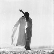 François Frédéric dit Fred Boissonnas - Magdeleine G. dansant Chevauchée de la Walkyrie, hypnotisée par Emile Magnin, 1902-1904 Négatif au gelatino-bromure d'argent sur verre