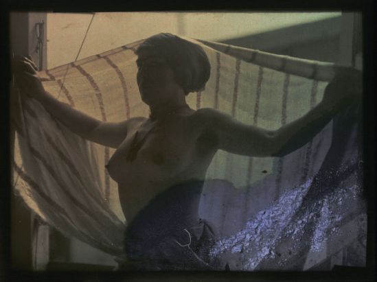 Ernest-Louis Lessieux femme au voile à la fenetre , apres 1907© Alienor.org, Le musée de l'île d'Oléron